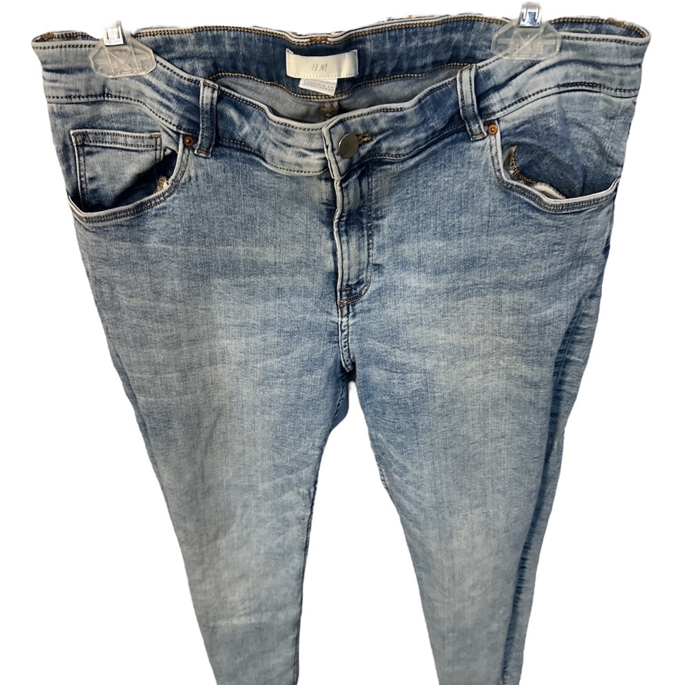 NWOT H&M blue jeans light wash straight leg size 16 so stretchy cute 🥰